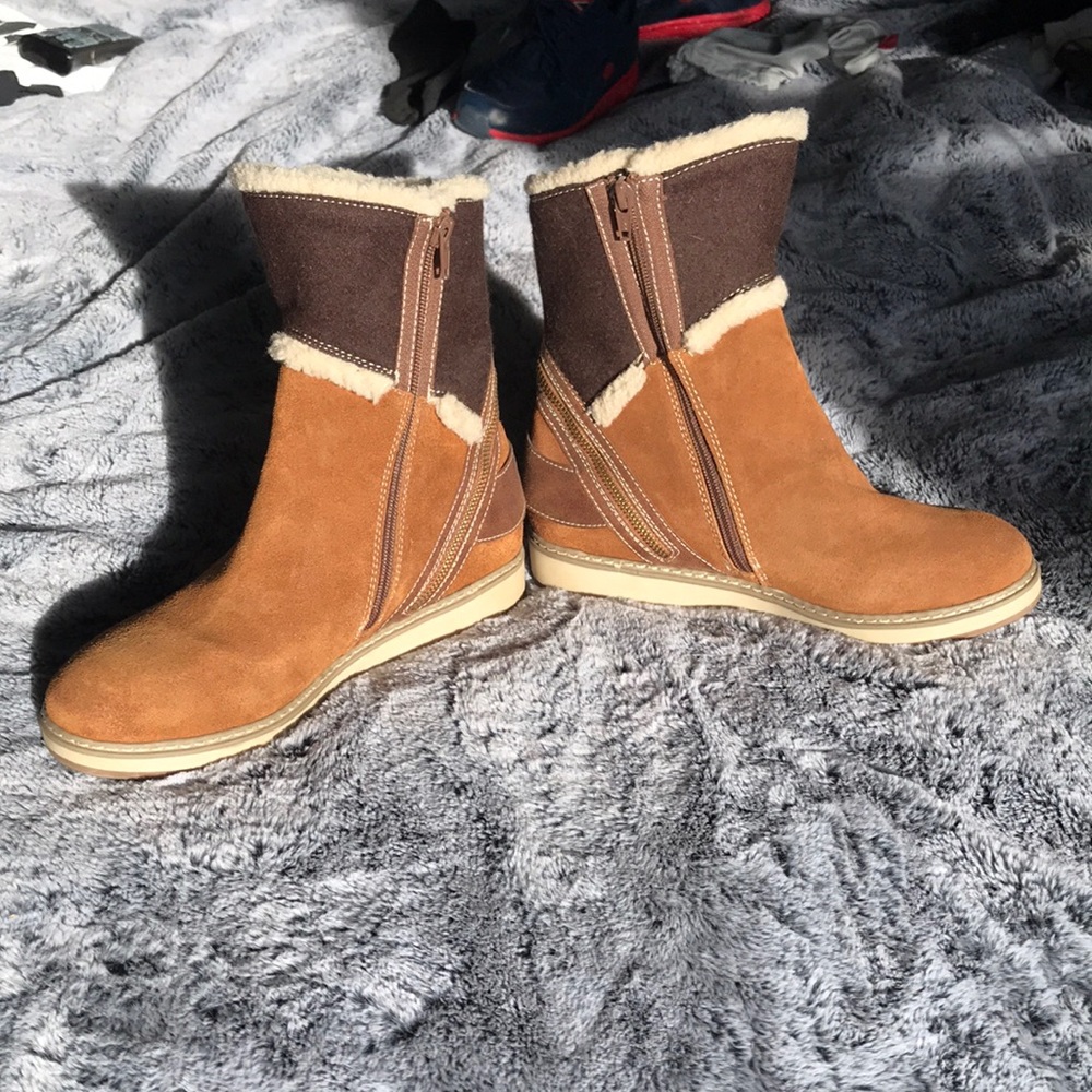 White Mountain Suede 2 toned boots. Worn once!
